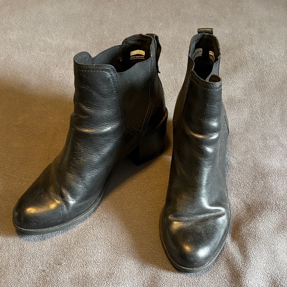 Timberland Black Leather Ankle Boots - Styled Chelsea Heel